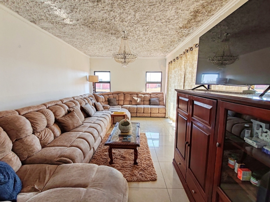 5 Bedroom Property for Sale in Grimbeeck Park North West